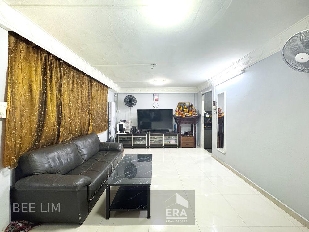 Simple Renovated High Floor Unit. Cheap. Convenient. Opp Maha Bodhi