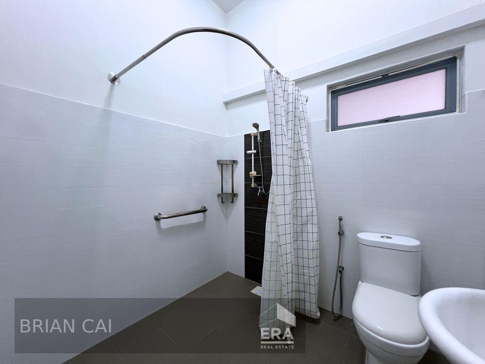 Rare Freehold Semi-d for Sale!