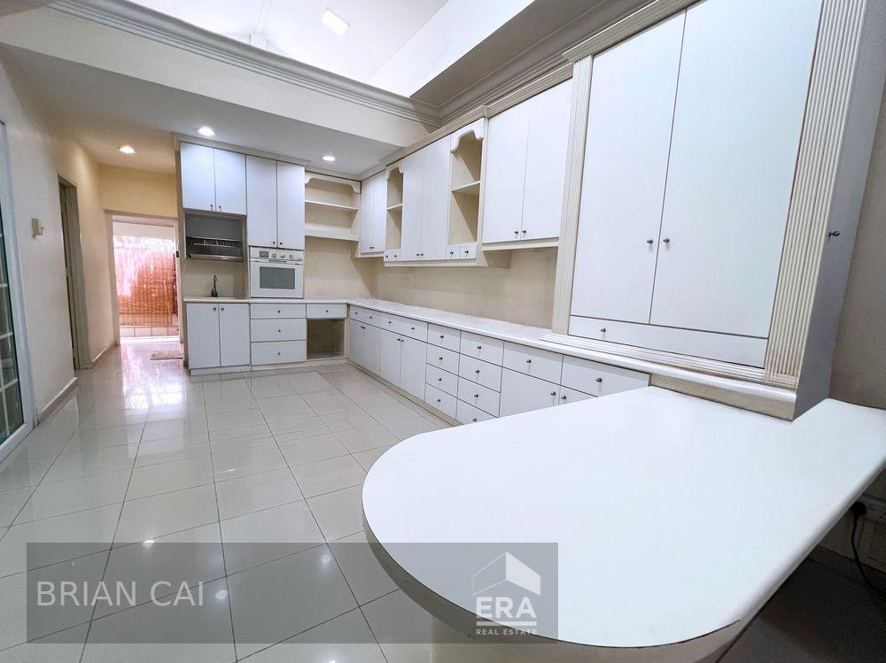 Rare Freehold Semi-d for Sale!