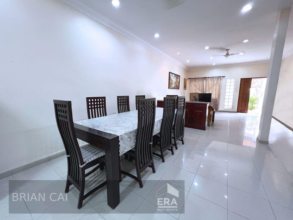 Rare Freehold Semi-d for Sale!