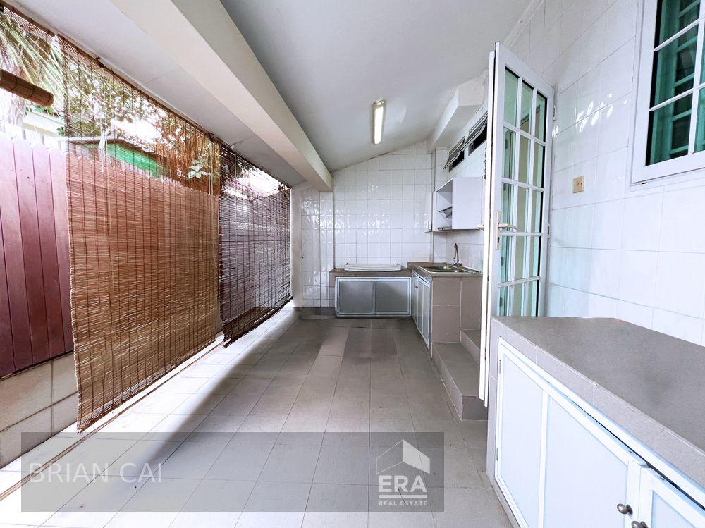 Rare Freehold Semi-d for Sale!