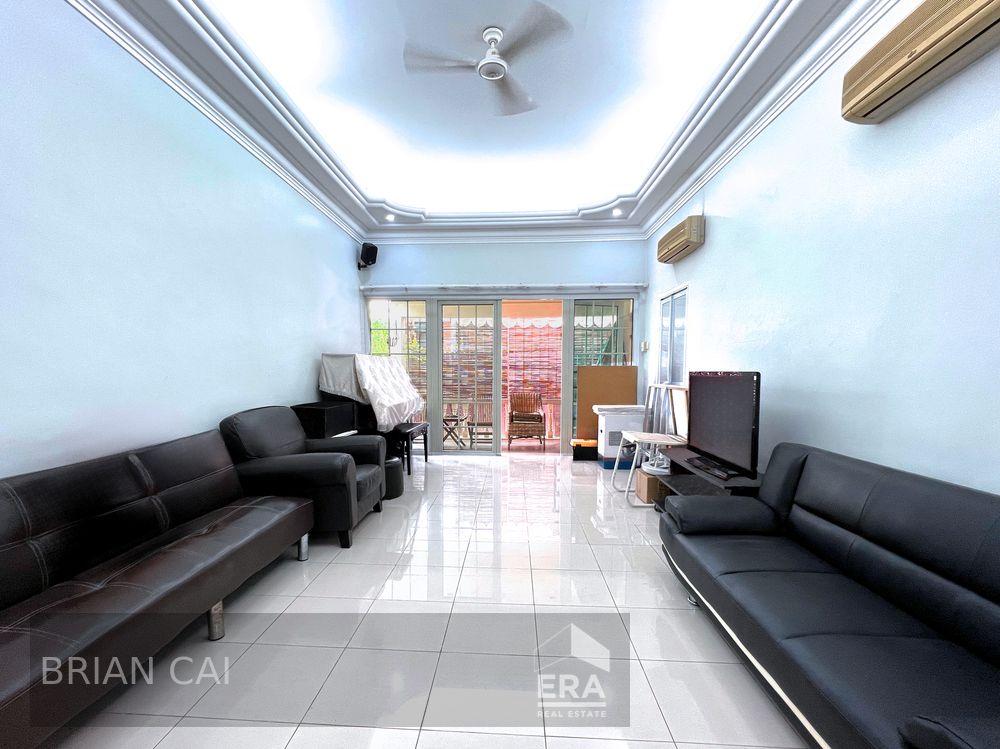 Rare Freehold Semi-d for Sale!