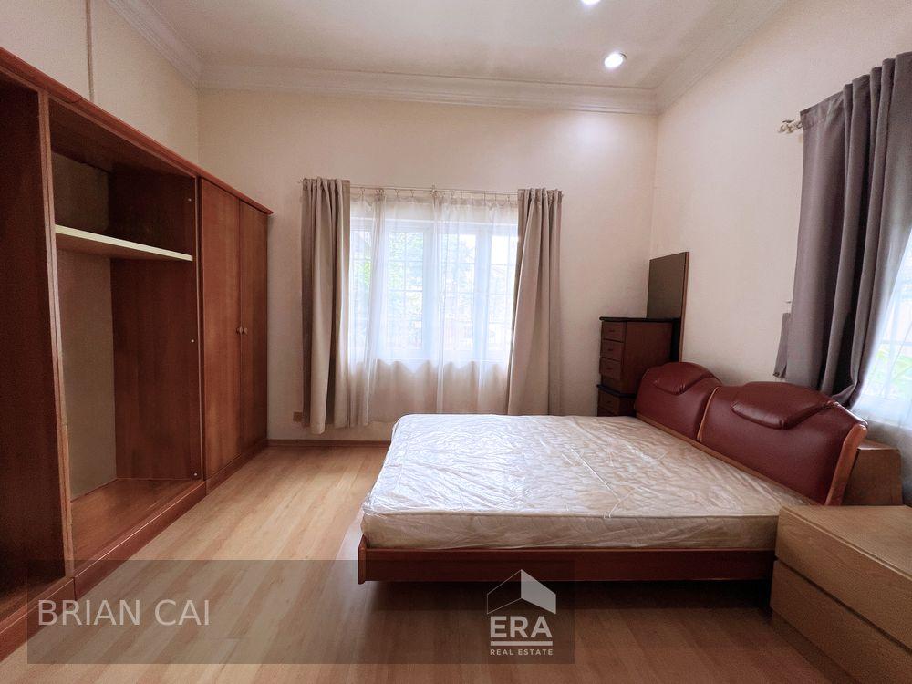 Rare Freehold Semi-d for Sale!