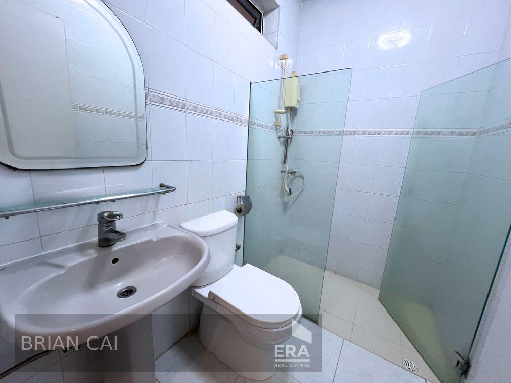 Rare Freehold Semi-d for Sale!