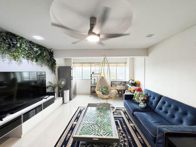 Prop-GPT: HDB Apartment: D18 Pasir Ris 547 Pasir Ris Street 51