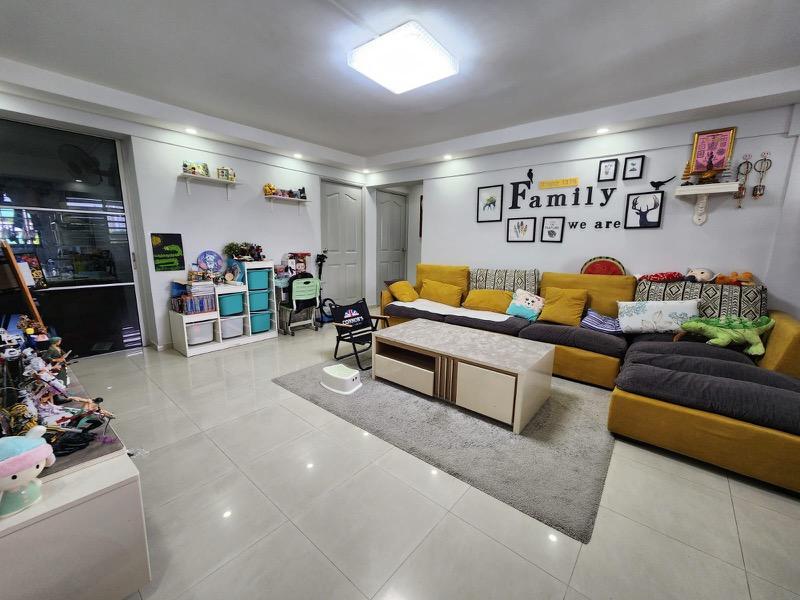 227 Lorong 8 Toa Payoh HDB Apartment For Sale, $499,000, 3 Bed 1 Bath 882 sqft $566.00 psf