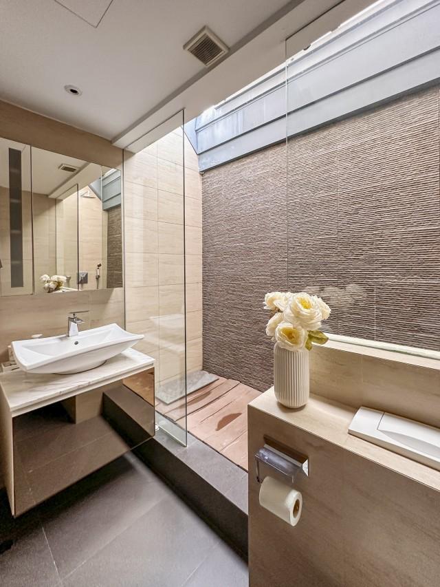 Watermark Robertson Quay Apartment For Sale, $3,591,3003 Bath 1,711 sqft $2,099.00 psf