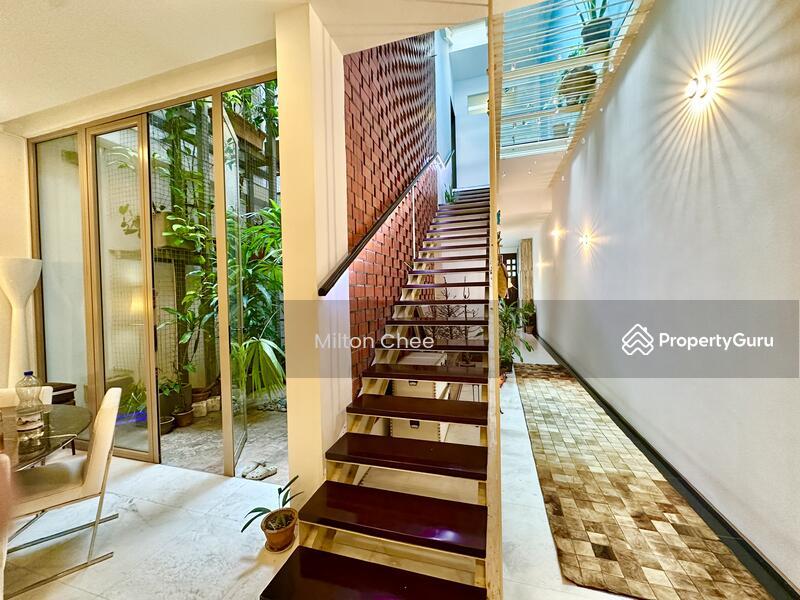 Prop-GPT: Terrace: D28 Seletar Seletar Hills Estate