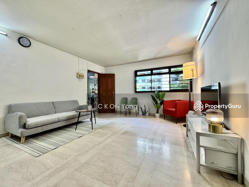 Prop-GPT: HDB Flat: D05 Clementi 302 Clementi Avenue 4