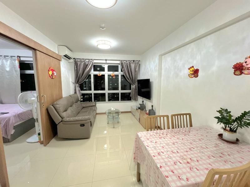 Prop-GPT: HDB Apartment: D23 Bukit Batok 438A Bukit Batok West Avenue 8