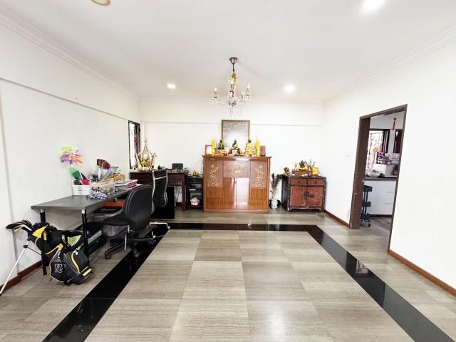 Prop-GPT: Corner Terrace: D19  3 Storey Corner Terrace