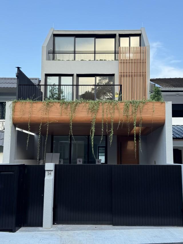 Prop-GPT: Terrace: D10  Price Drop - Ming Teck Brand New Terrace within 1km to Henry Park
