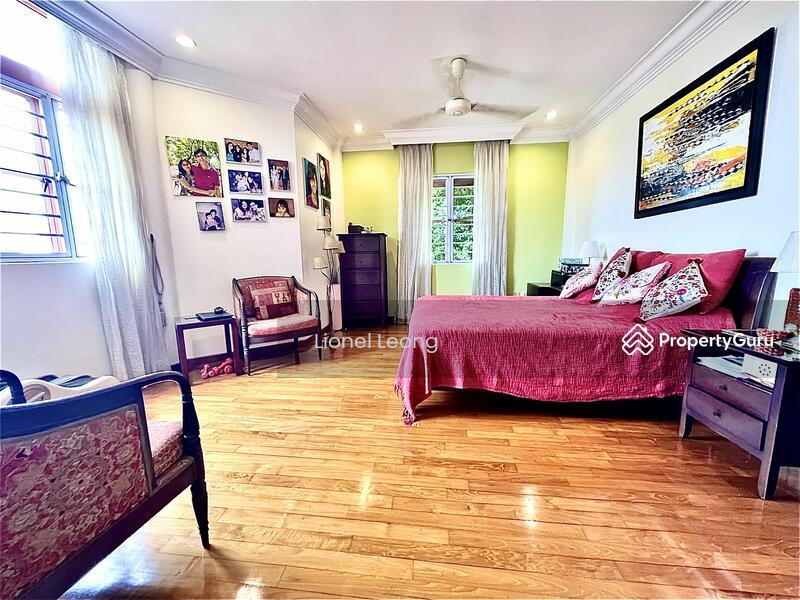 Corner Terrace enjoy quiet yet very convenient location at the heart of Serangoon garden