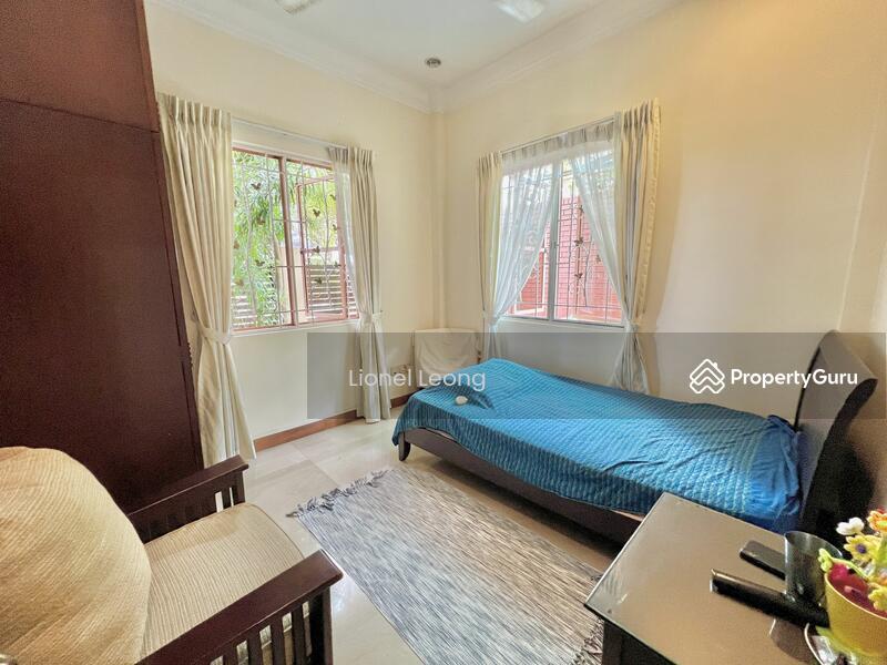 Corner Terrace enjoy quiet yet very convenient location at the heart of Serangoon garden