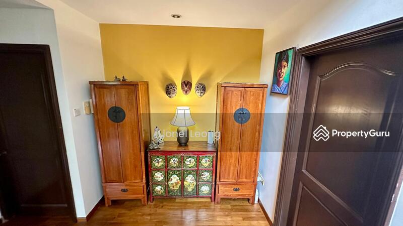 Corner Terrace enjoy quiet yet very convenient location at the heart of Serangoon garden