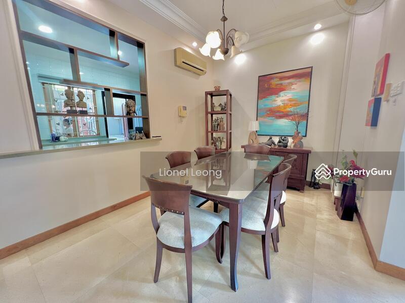 Corner Terrace enjoy quiet yet very convenient location at the heart of Serangoon garden