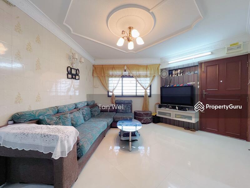 Prop-GPT: HDB Flat: D27 Yishun 733 Yishun Avenue 5
