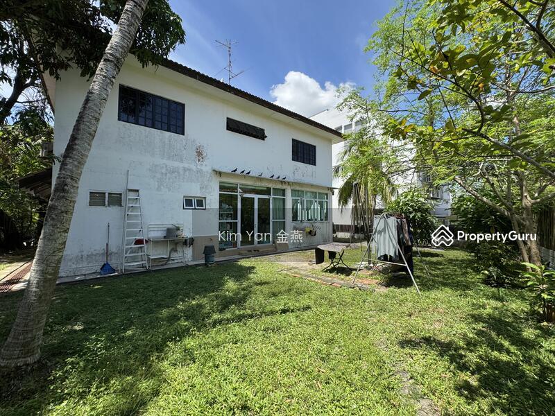 Prop-GPT: Bungalow: D17 Loyang Do renovation, A&A or rebuild, Freehold Bungalow with huge, regular, wide frontage & Elevated Land