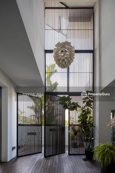 Prop-GPT: Semi-Detached: D15 Amber Road New listing! Beautiful 2.5 storey Modern Semi D with lift and pool in the Goodman area