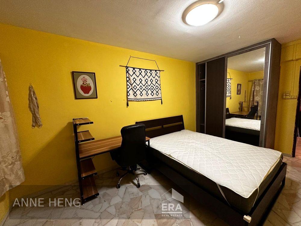 Prop-GPT: HDB - 3 room: D18 Tampines 486c Tampines Avenue 9