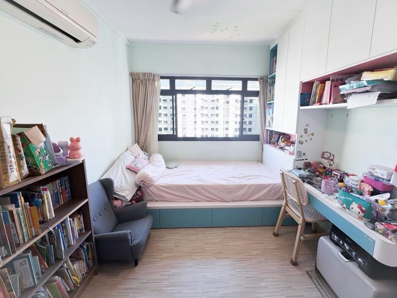 17 Telok Blangah Crescent HDB Apartment For Sale, $840,000, 3 Bed 2 Bath 1,076 sqft $781.00 psf