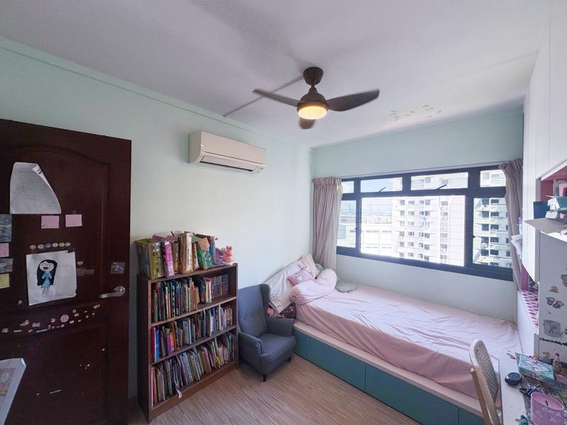 17 Telok Blangah Crescent HDB Apartment For Sale, $840,000, 3 Bed 2 Bath 1,076 sqft $781.00 psf