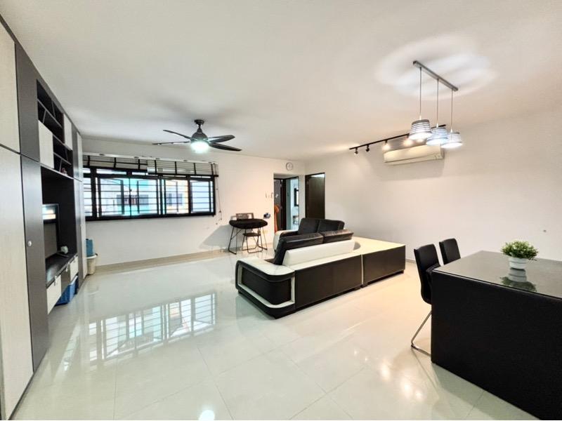 Prop-GPT: HDB Apartment: D19 Sengkang 296B Compassvale Crescent