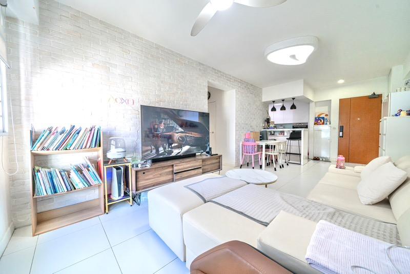 Prop-GPT: HDB Apartment: D27 Yishun 426C Yishun Avenue 11