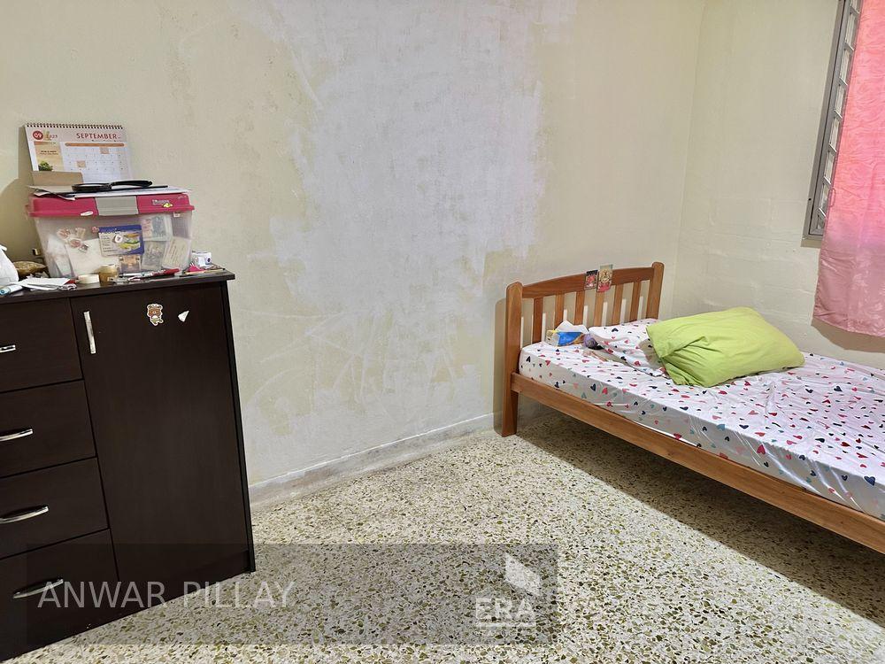 Quaint 3-rm Standard Near Mrt Station