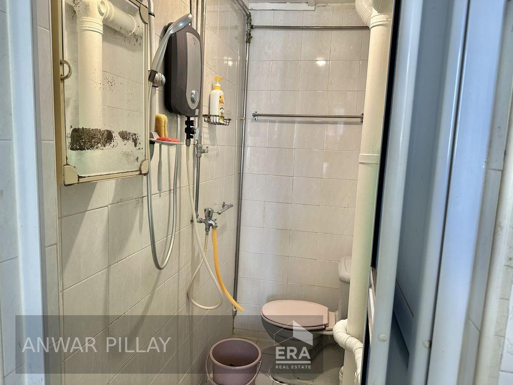 Quaint 3-rm Standard Near Mrt Station