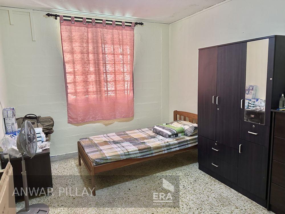 Quaint 3-rm Standard Near Mrt Station