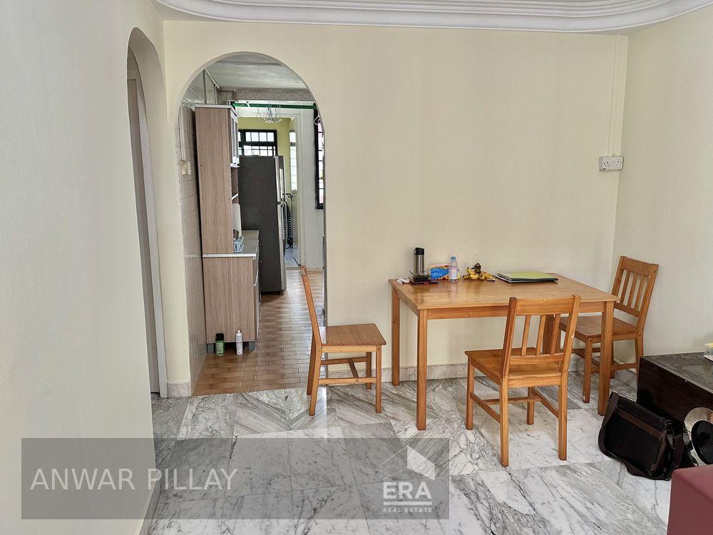 Quaint 3-rm Standard Near Mrt Station