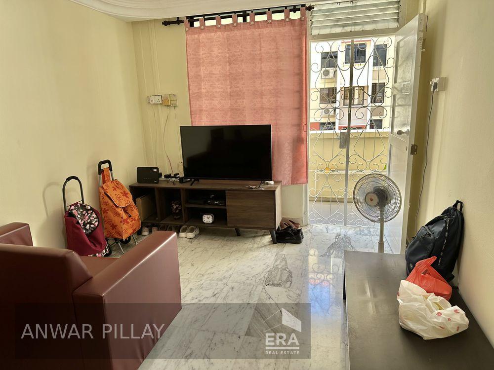 Quaint 3-rm Standard Near Mrt Station