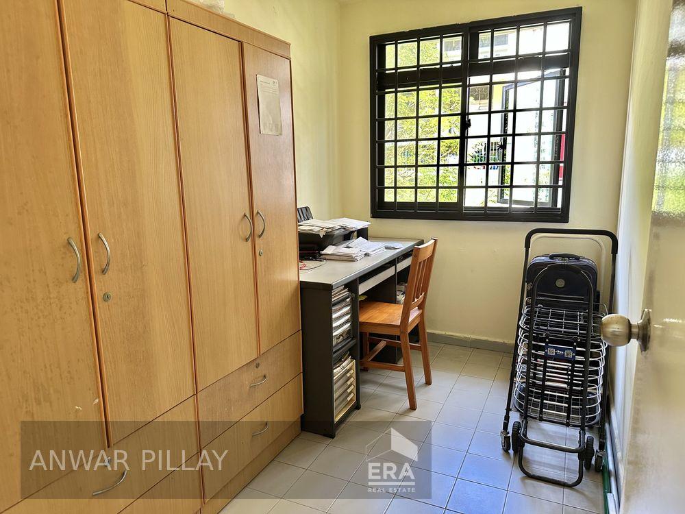 Quaint 3-rm Standard Near Mrt Station