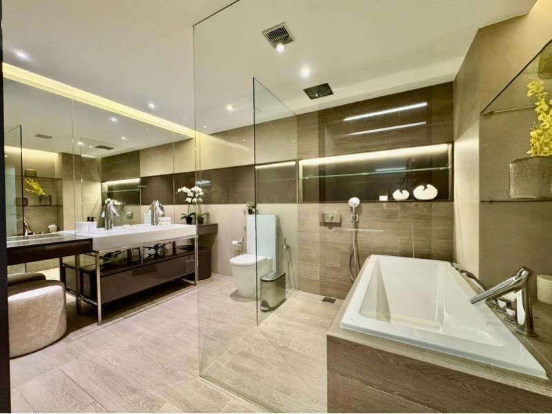 The Interlace Condominium For Sale, $4,200,000, 3 Bed 4 Bath 5,608 sqft $749.00 psf