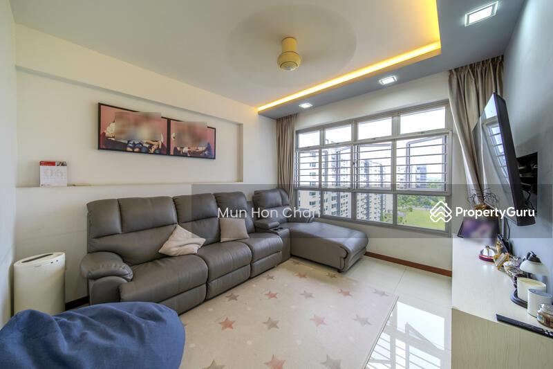 Prop-GPT: HDB Flat: D27 Yishun 672C Yishun Avenue 4
