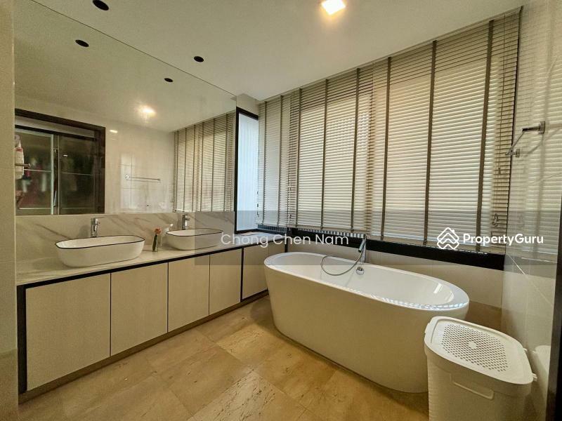 HILL TOP BUNGALOW @ FRANKEL /SIGLAP BANK