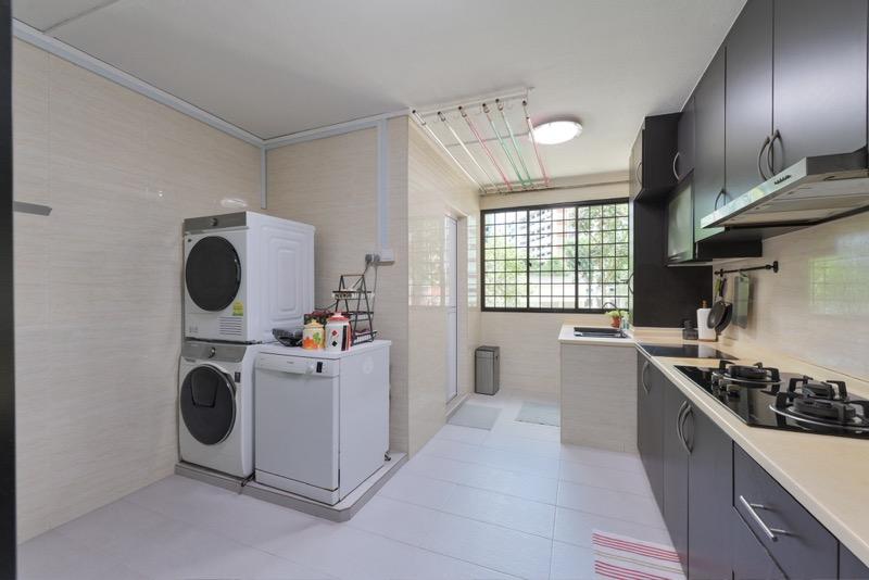 323 Yishun Central HDB Apartment For Sale, $700,000, 3 Bed 2 Bath 1,313 sqft $533.00 psf