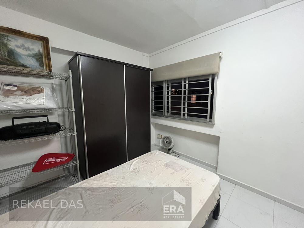Prop-GPT: HDB - 3 room: D18 Pasir Ris 505 Pasir Ris Street 52