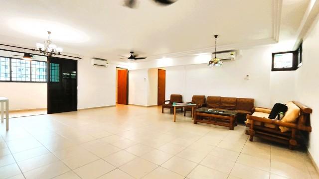 Prop-GPT: HDB Apartment: D25 Woodlands 511 Woodlands Drive 14