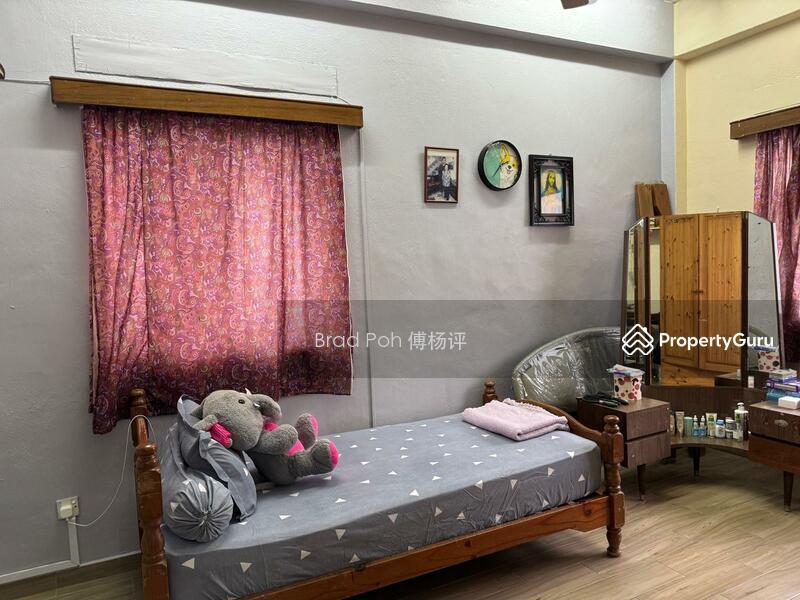 FH semi-D near University Rd in D11 For Sale