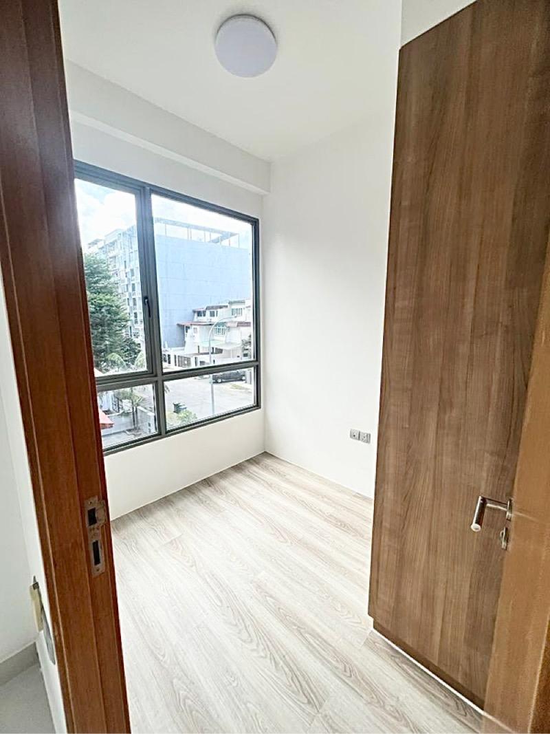 La Brisa Condominium For Sale, $999,000, 2 Bed 1 Bath 538 sqft $1,857.00 psf