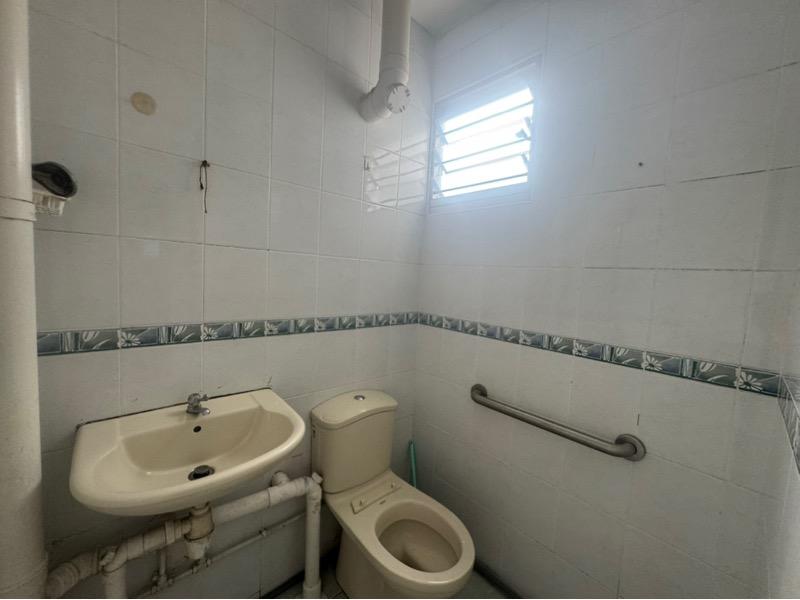 100 Bedok North Avenue 4 HDB Apartment For Sale, $438,000, 2 Bed 2 Bath 721 sqft $607.00 psf