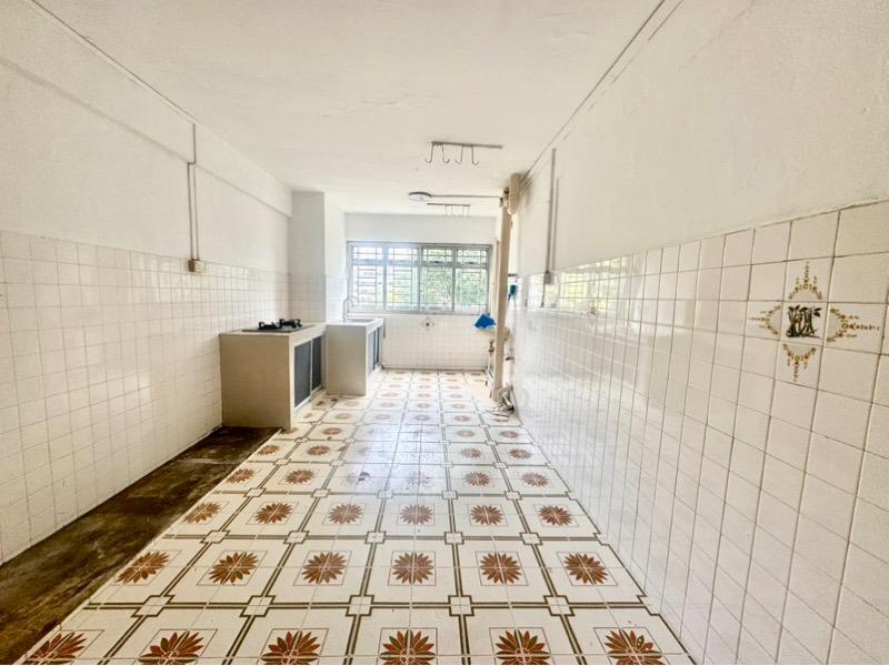 100 Bedok North Avenue 4 HDB Apartment For Sale, $438,000, 2 Bed 2 Bath 721 sqft $607.00 psf