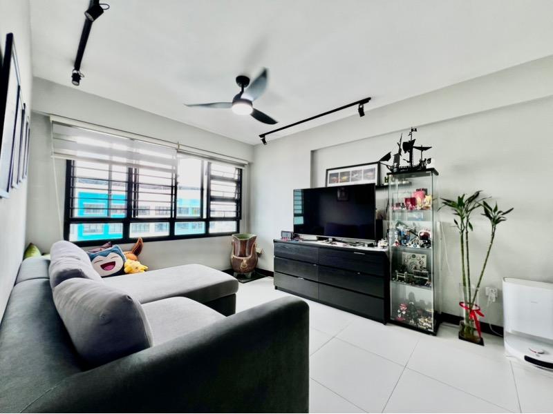 Prop-GPT: HDB Apartment: D23 Bukit Panjang 548B Segar Road