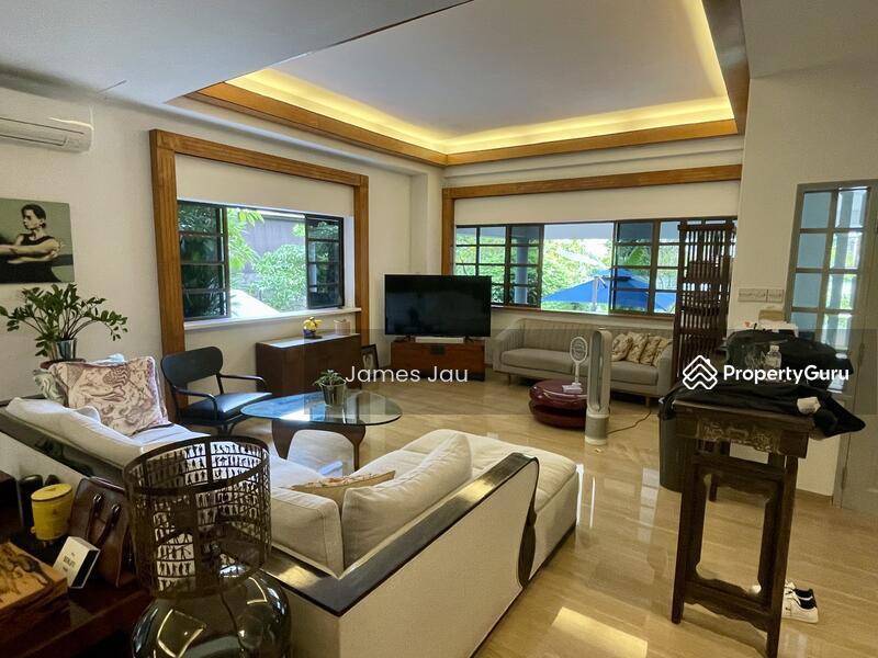 Nice wide frontage semi d in the Goodman area!