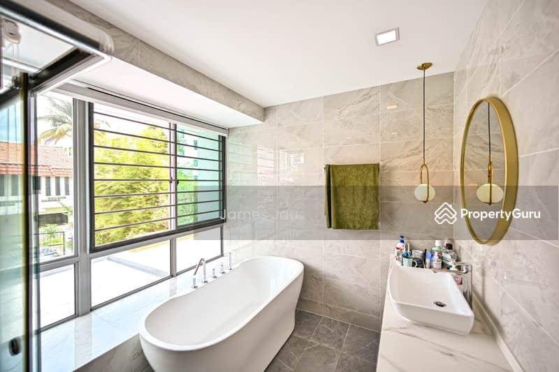 Open house!Best buy in market! Keris! 3.5 storey semi d with 9 huge rooms! Bring your luggage!