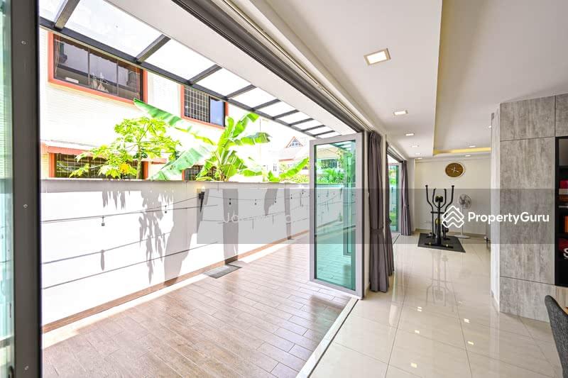 Open house!Best buy in market! Keris! 3.5 storey semi d with 9 huge rooms! Bring your luggage!