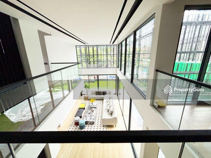 Prop-GPT: Detached: D21  Name Your Price. Sunset Elevated Bungalow 10,382sf with Lift/Pool/5 Ensuites! Deon 97486339!