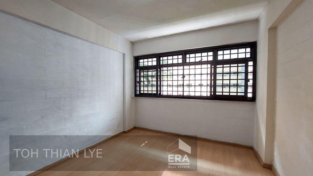Rare and Affordable 4room Hdb Near Mrt Station and Ghim Moh Market.